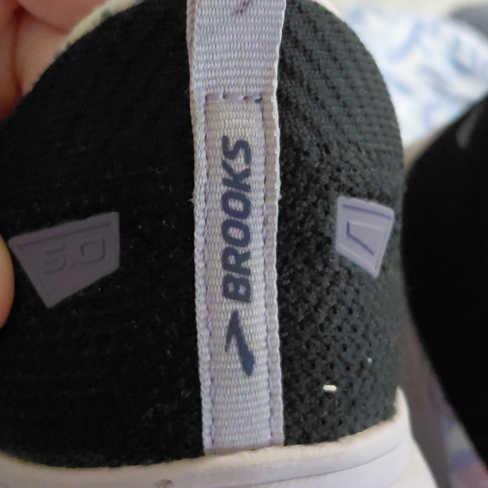 BROOKS 11.5B REVEL 5 ENERGIZER NEUTRAL 1203611B073 PURPLE WHITE STRIPE & ANKLE - Picture 13 of 16